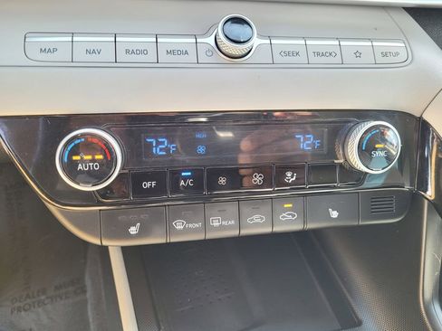 Used 2023 Hyundai Elantra Limited image 20