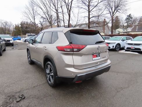 Used 2025 Nissan Rogue SL image 4