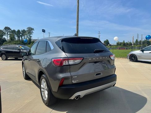 Used 2021 Ford Escape SE FWD image 4
