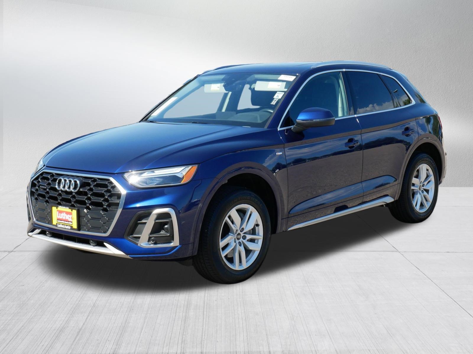 Used 2023 Audi Q5 2.0T Premium w/ Convenience Package AWD/4WD image 3