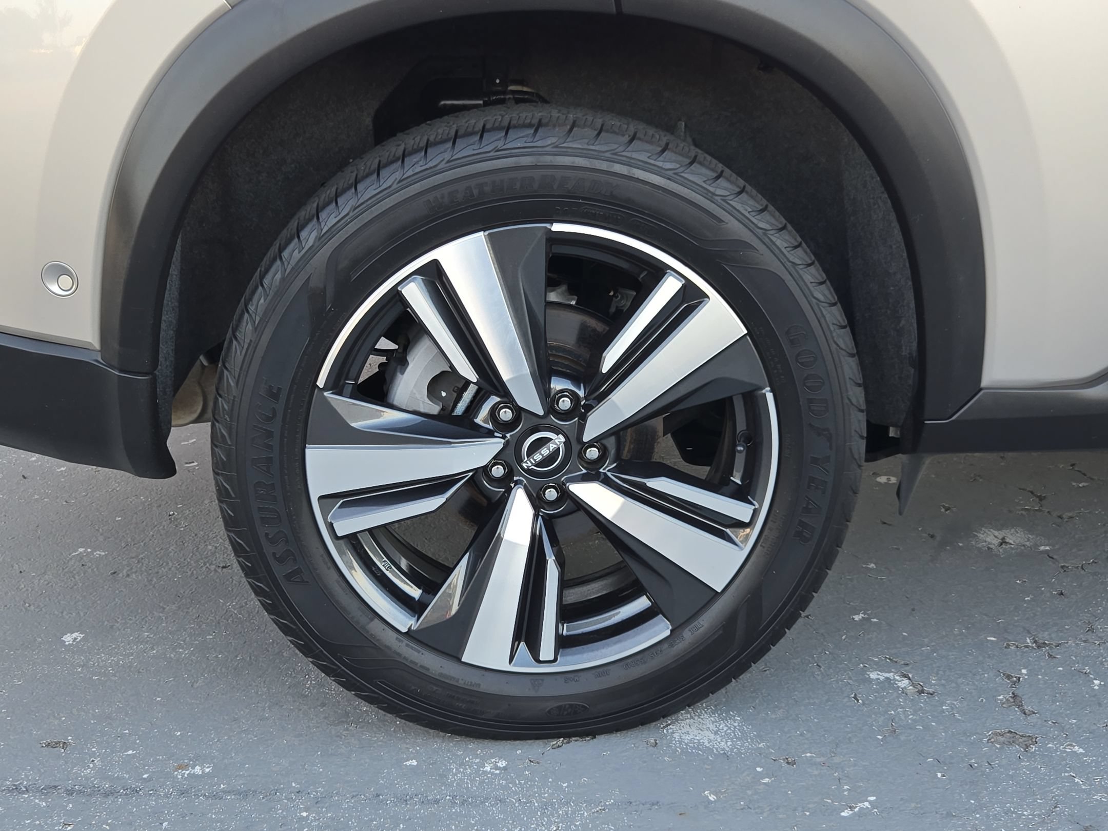 Used 2024 Nissan Rogue SL AWD/4WD image 17