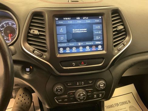 Used 2019 Jeep Cherokee Trailhawk w/ Cold Weather Group image 16