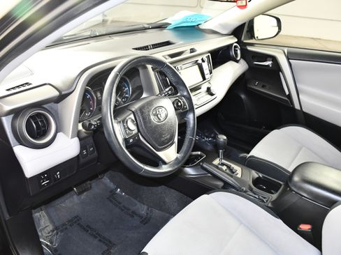 Used 2016 Toyota RAV4 XLE AWD/4WD image 2