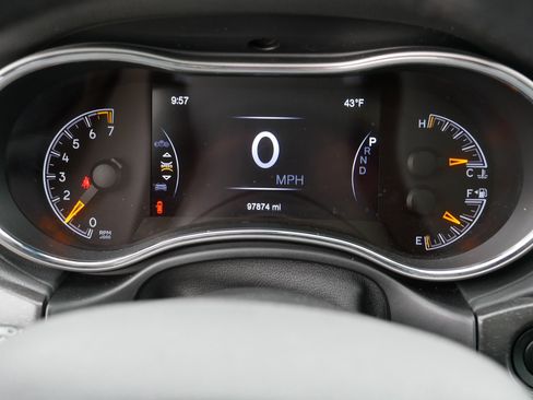 Used 2018 Jeep Grand Cherokee Limited image 21