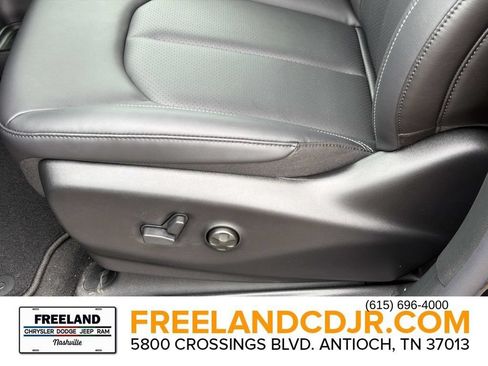 New 2027 Chrysler Pacifica Select FWD image 21