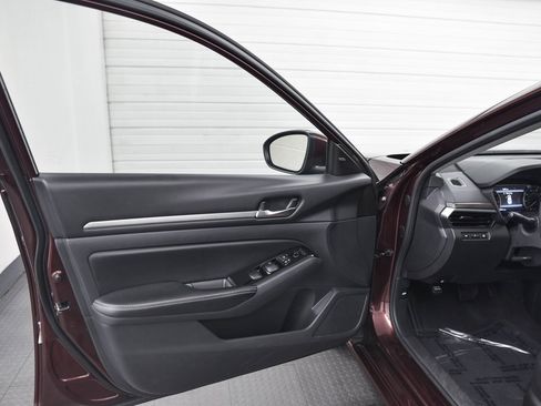 Used 2023 Nissan Altima 2.5 SV image 9