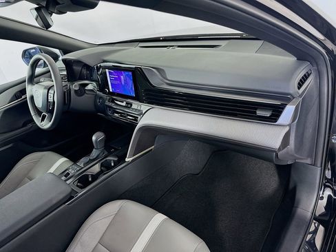 Used 2025 Toyota Camry SE image 29