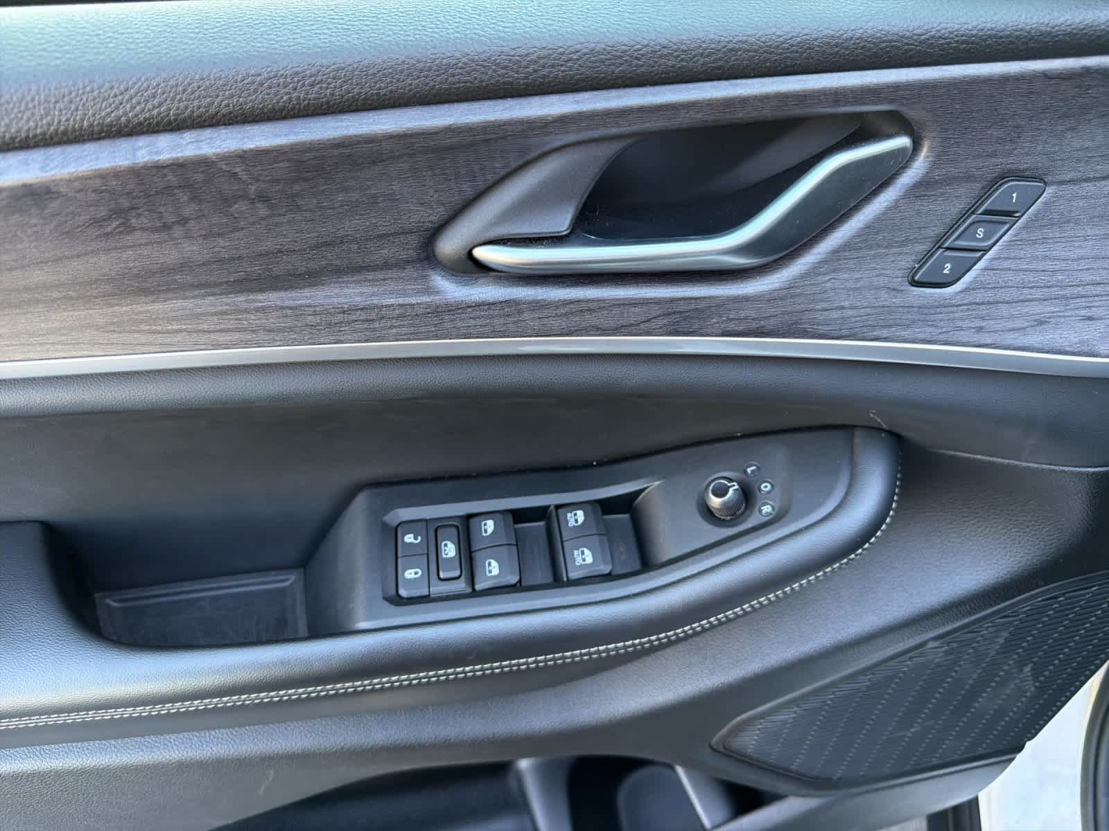 Used 2024 Jeep Grand Cherokee Limited RWD image 12