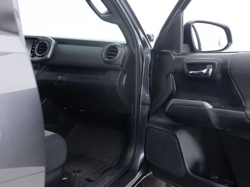 Used 2021 Toyota Tacoma TRD Sport image 32