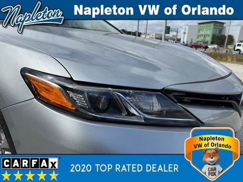 Used 2018 Toyota Camry LE image 4