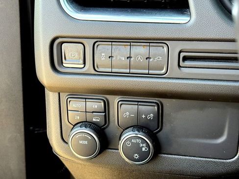 Used 2021 Chevrolet Suburban LT image 14