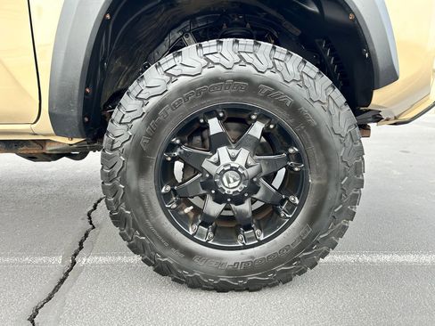 Used 2018 Toyota Tacoma TRD Off-Road w/ TRD Premium Off Road Package image 30