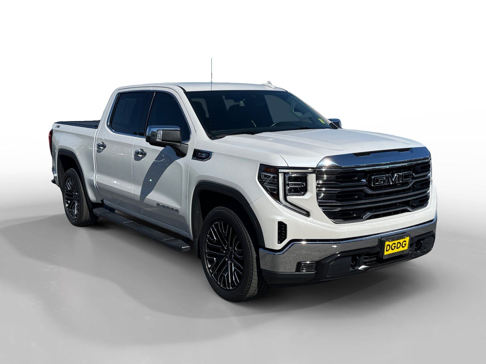 Used 2022 GMC Sierra 1500 SLT w/ X31 Off-Road Package AWD/4WD image 7
