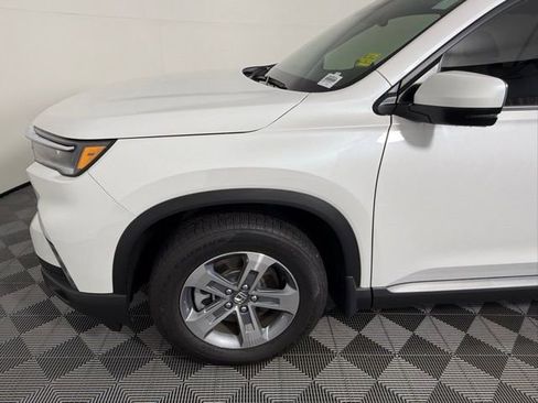 Used 2025 Honda Pilot EX-L image 12