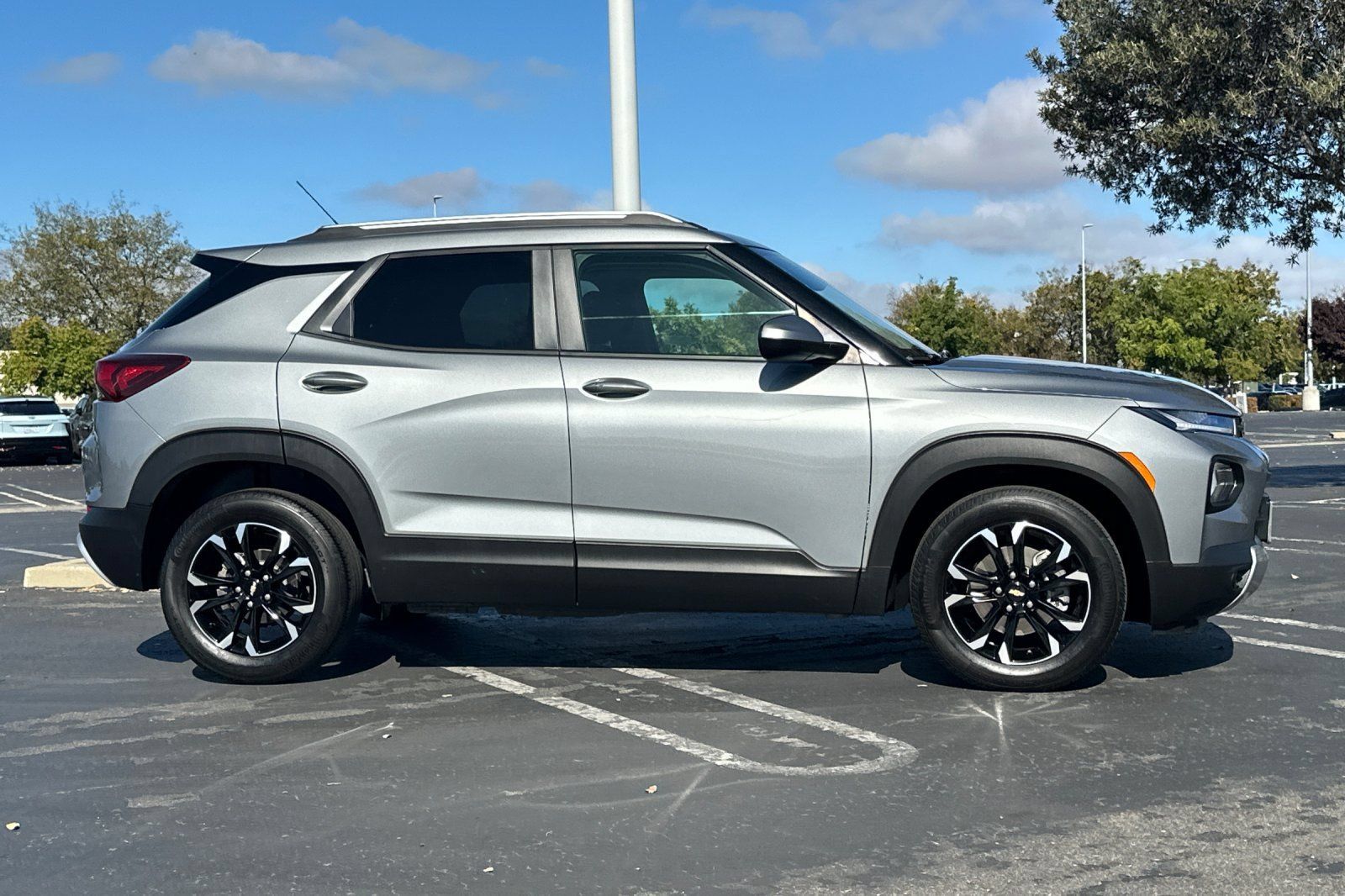 Used 2023 Chevrolet TrailBlazer LT w/ Convenience Package FWD image 3