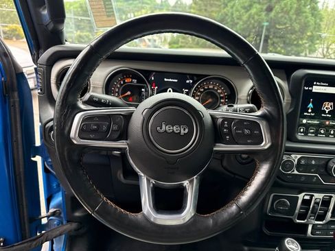 Used 2022 Jeep Wrangler Unlimited Sahara AWD/4WD image 18