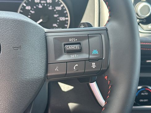 Used 2025 Nissan Rogue SV AWD/4WD image 15