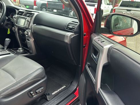 Used 2018 Toyota 4Runner SR5 Premium AWD/4WD image 22