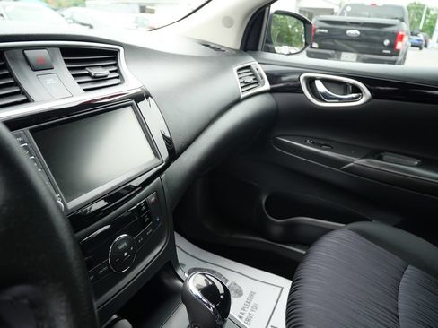 Used 2019 Nissan Sentra SV FWD image 12
