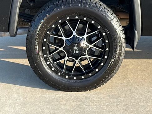 Used 2018 GMC Sierra 1500 SLT w/ Texas SLT Premium Package AWD/4WD image 9