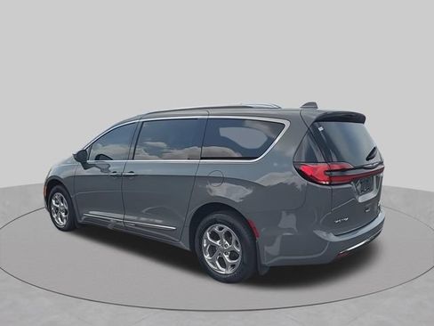 Used 2021 Chrysler Pacifica Limited AWD/4WD image 6