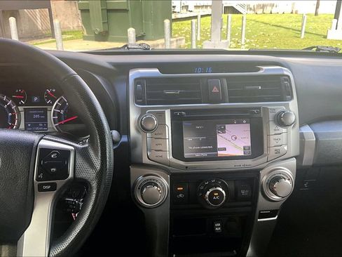 Used 2017 Toyota 4Runner SR5 RWD image 28