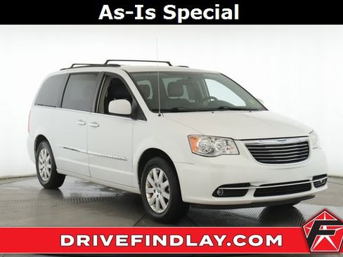 Used 2016 Chrysler Town & Country Touring w/ Driver Convenience Group image 1