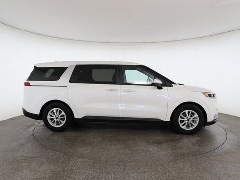 Used 2024 Kia Carnival LX image 22