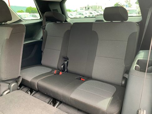 Used 2020 Chevrolet Traverse LS AWD/4WD image 28