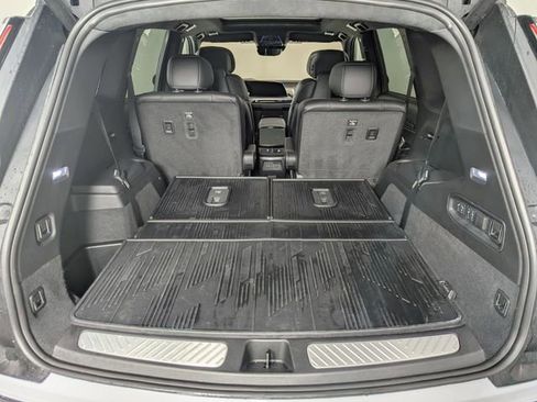 Used 2026 Cadillac Vistiq Platinum w/ LPO, Floor Liner Package AWD/4WD image 22