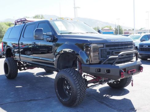 Used 2017 Ford F350 Platinum w/ Platinum Ultimate Package AWD/4WD image 3