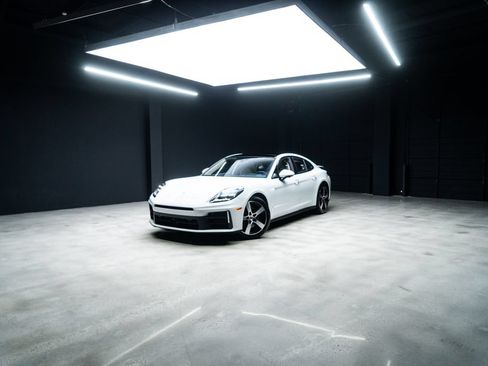Used 2025 Porsche Panamera w/ Premium Package RWD image 46