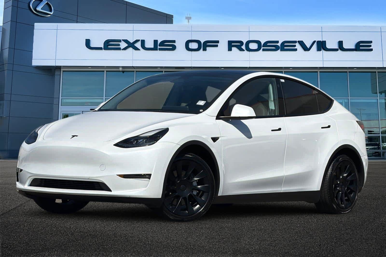Used 2023 Tesla Model Y AWD image 1