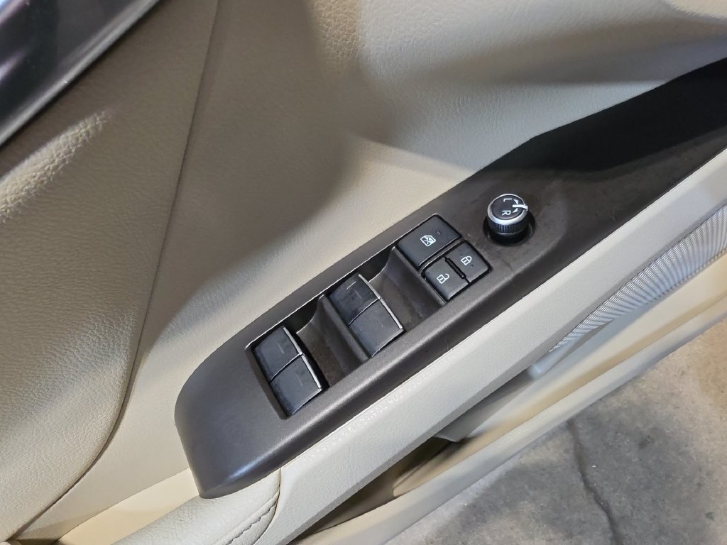 Used 2022 Toyota Camry XLE FWD image 15