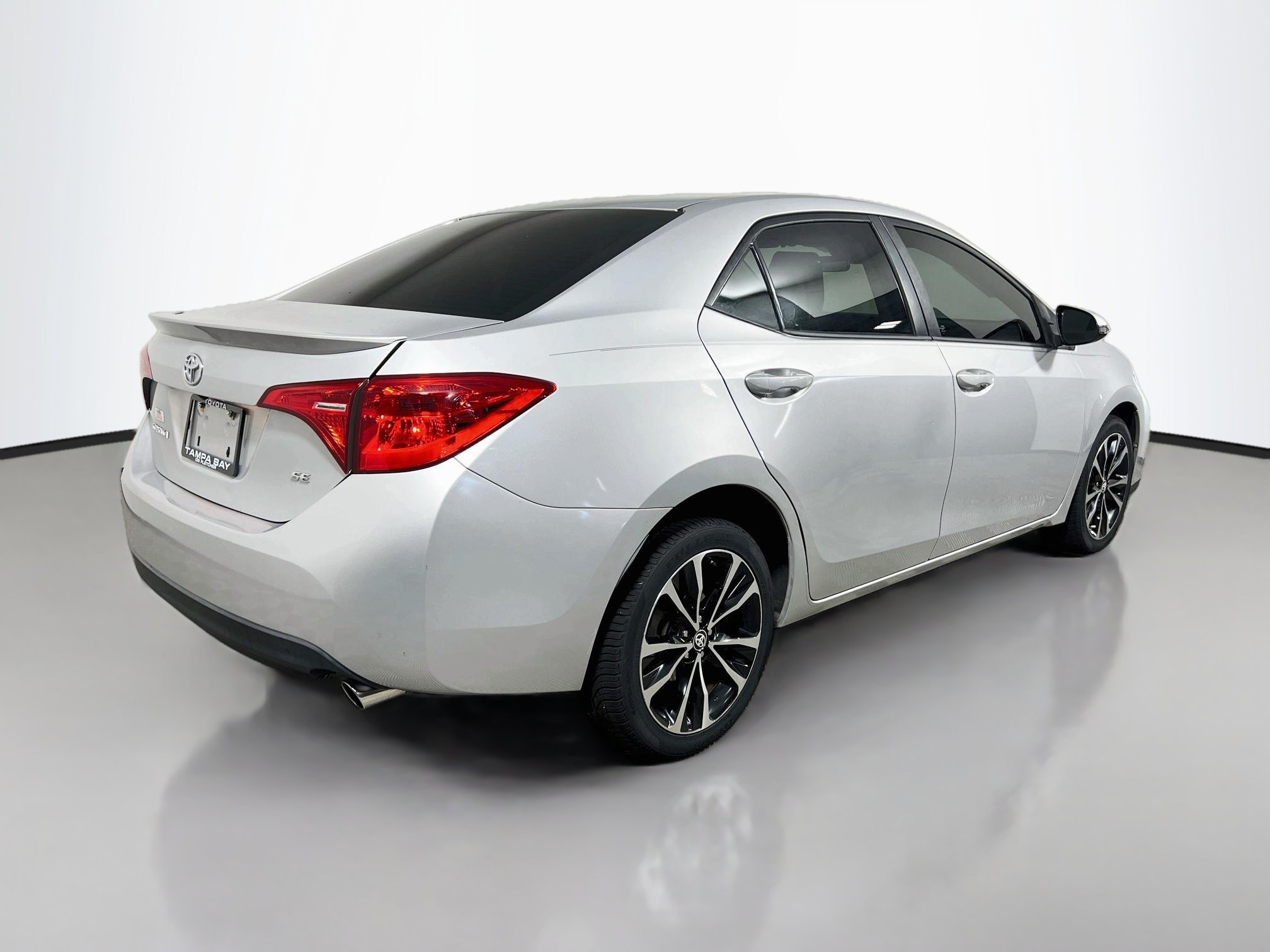 Used 2017 Toyota Corolla SE FWD image 4