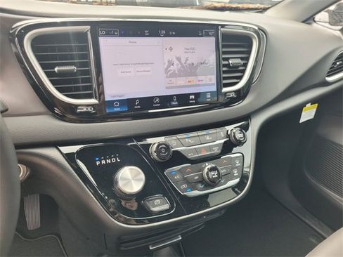 New 2026 Chrysler Voyager LX image 21