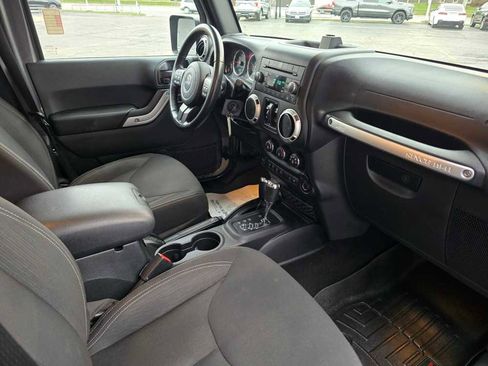Used 2016 Jeep Wrangler Unlimited Sahara w/ Connectivity Group image 22