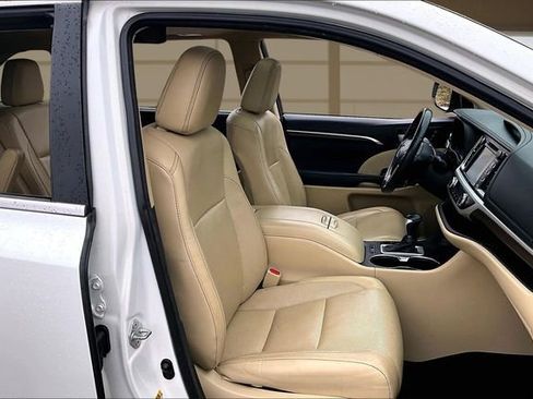 Used 2016 Toyota Highlander Limited image 7