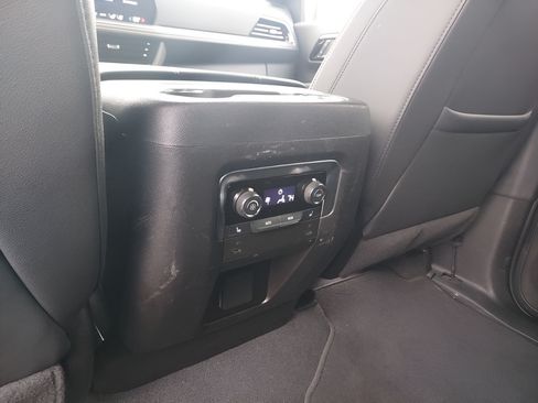 Used 2025 Chevrolet Tahoe Premier AWD/4WD image 21