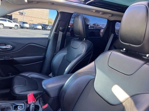 Used 2019 Jeep Cherokee Latitude Plus image 28