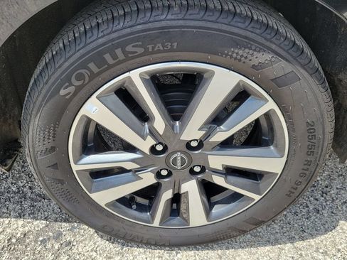 Used 2025 Nissan Versa SV FWD image 6