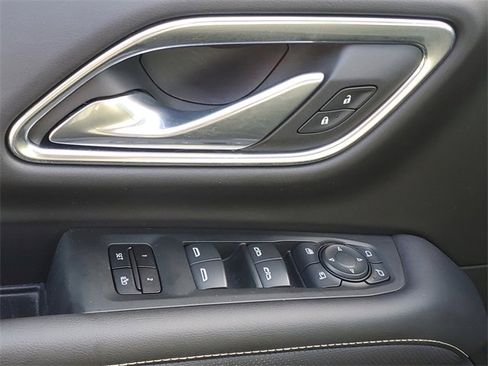 Used 2021 GMC Yukon SLT w/ SLT Premium Package image 17