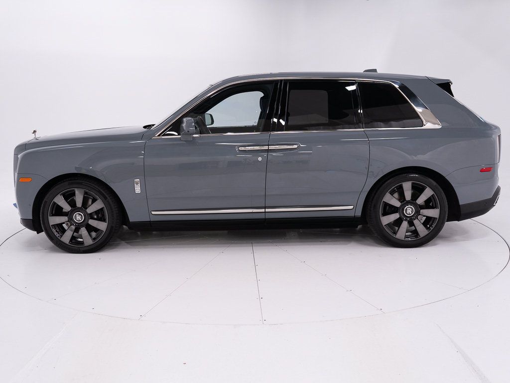 Certified 2022 Rolls-Royce Cullinan w/ Technology Package AWD/4WD image 2