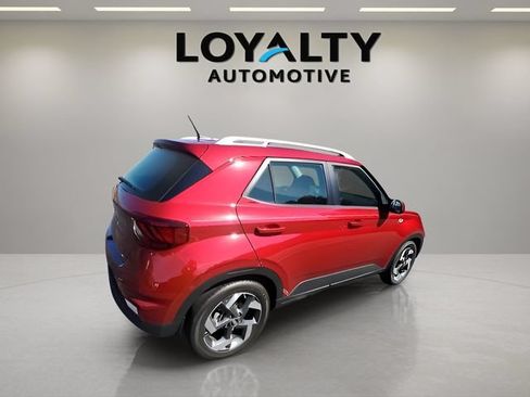 Used 2024 Hyundai Venue Limited FWD image 7