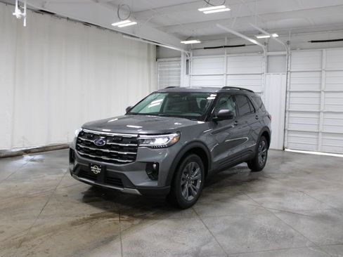 New 2026 Ford Explorer Active w/ Active Comfort Package AWD/4WD image 3