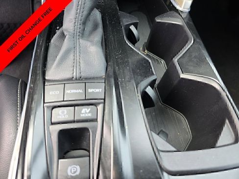 Used 2025 Toyota Camry SE w/ Convenience Package image 19