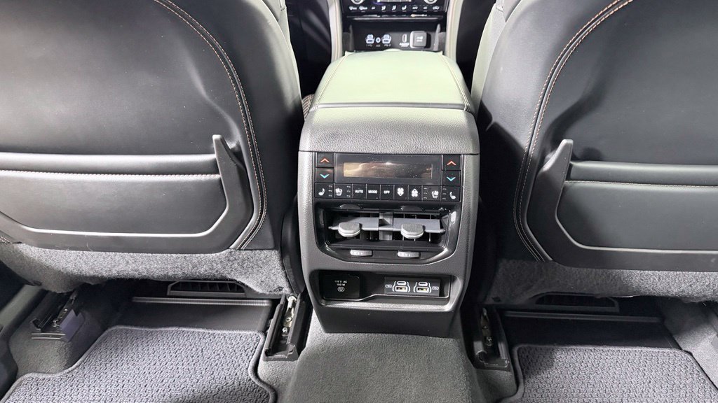 Used 2022 Jeep Grand Cherokee Summit AWD/4WD image 33