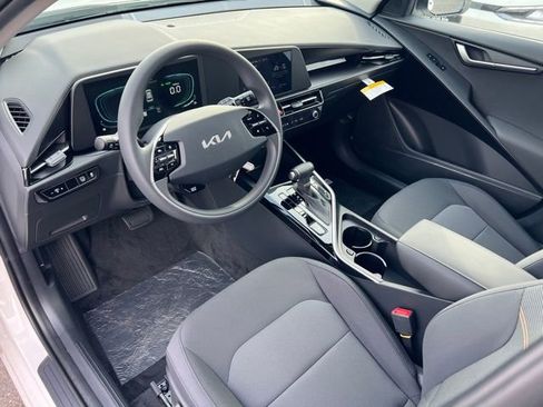 New 2026 Kia Niro LX image 15