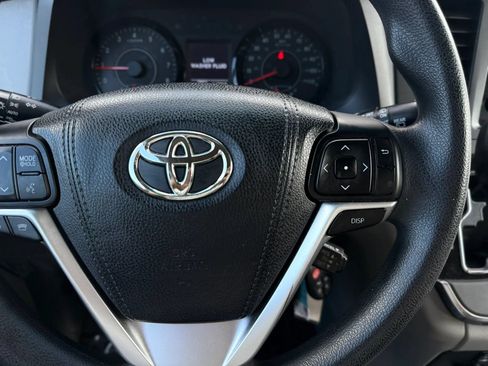 Used 2016 Toyota Sienna LE AWD/4WD image 27