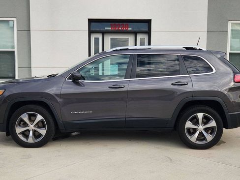 Used 2019 Jeep Cherokee Limited AWD/4WD image 3